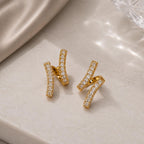Bijuteria Brinco Cruzado em Zircônia Luxo Moderno e Sofisticado com Faixas Cruzadas para Mulheres que Buscam Elegância e Versatilidade