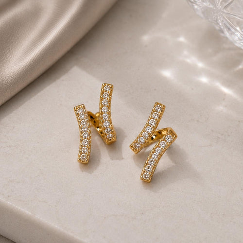 Bijuteria Brinco Cruzado em Zircônia Luxo Moderno e Sofisticado com Faixas Cruzadas para Mulheres que Buscam Elegância e Versatilidade