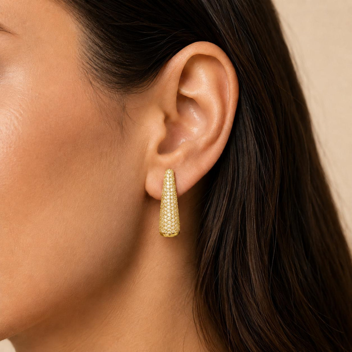 Brinco Cone Cravejado Brilhante Dourado/Prateado | Design Moderno, Confortável para Uso Diário e Presente
