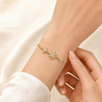 Pulseira Ajustável de Flocos de Neve com Zircônias Brilhantes | Pulseira Feminina Dourada e Prateada Acessório Delicado para Presente