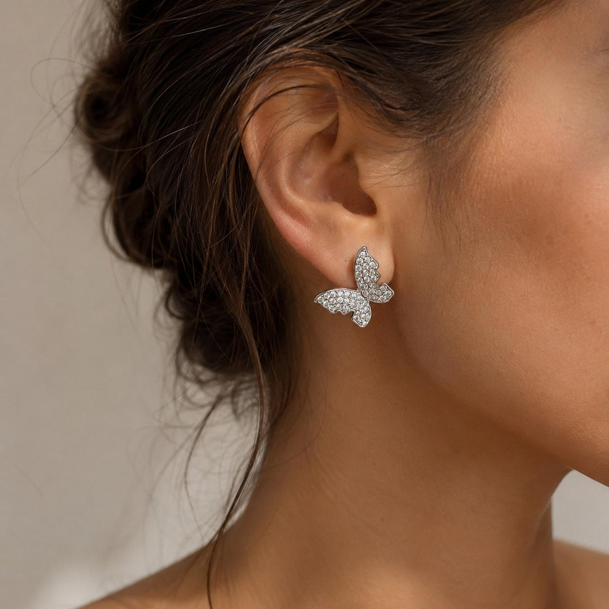 Brinco Borboleta em Zircônia Luxo - Elegância Feminina com Zircônias Brilhantes e Design Leve e Romântico para Mulheres