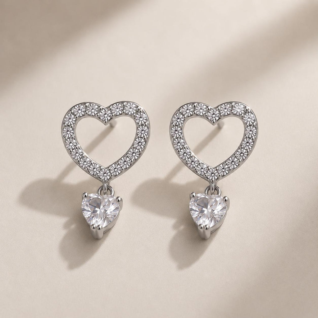 Brinco Coração Duplo em Zircônia - Design Romântico e Luxuoso com Zircônias Brilhantes para Ocasiões Variadas