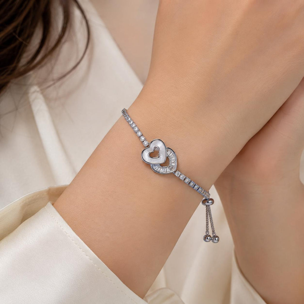 Pulseira Ajustável Coração Duplo Oco com Madrepérola e Zircônias Retangulares | Pulseira Feminina Dourada e Prateada Acessório Sofisticado Romântico para Presente
