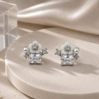 Brinco Flor com Zircônia Quadrada e Pérola